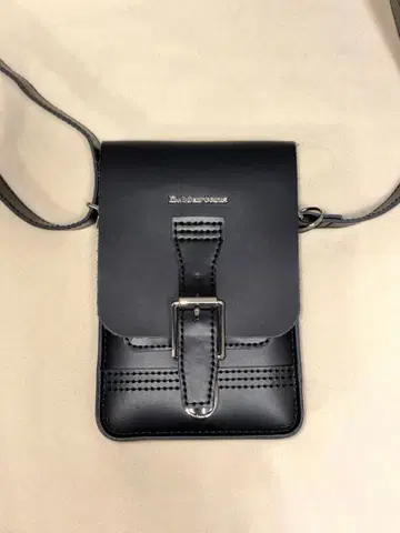 닥터마틴 숄더백 블랙 새상품급