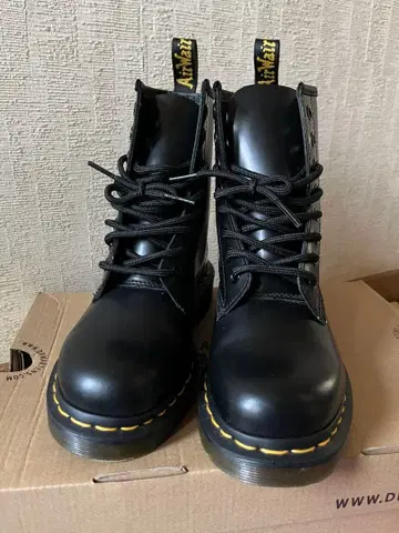 [ 새상품급 ] Dr.Martens 1460 8홀 부츠 UK3 22cm