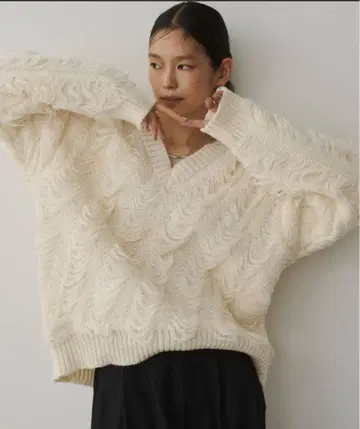 DFFUR. 뉴앙스 루즈 루프 딥 V넥 니트