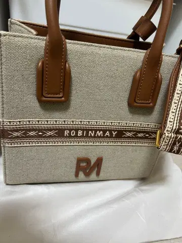 ROBINMAY 모카 베이지 숄더백