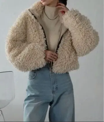 크림색 보아 자켓 숏 기장