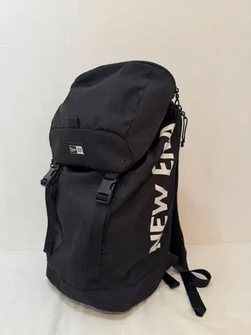 NEW ERA 블랙 백팩