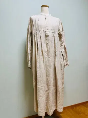 베이지 플리츠 디자인 긴팔 셔츠 원피스 요시다 토키호