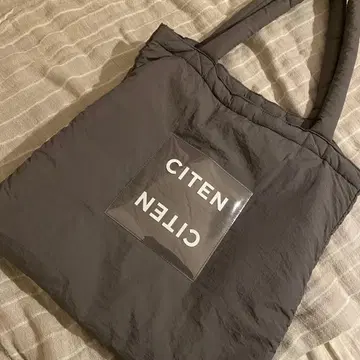 CITEN 패디드 클리어 로고 토트백