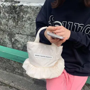 시어터 프로덕츠 핸드백 아이보리