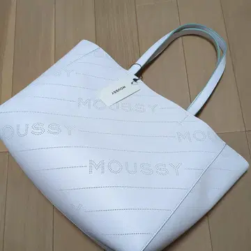 새상품!! MOUSSY 화이트 커다란 A4 가능 토트백