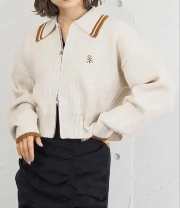 아이보리 집업 스웨터