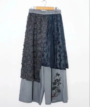 이즈스칼라 553230: 레이스 x 체크 무늬 이소재 절개 팬츠