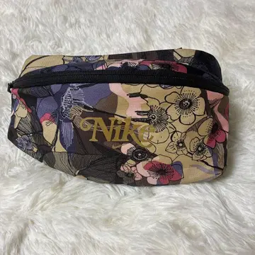 나이키 플라워 패턴 바디백