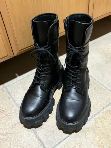 레이스업 블랙 숏부츠 블랙 오리엔탈 트래픽 M 사이즈