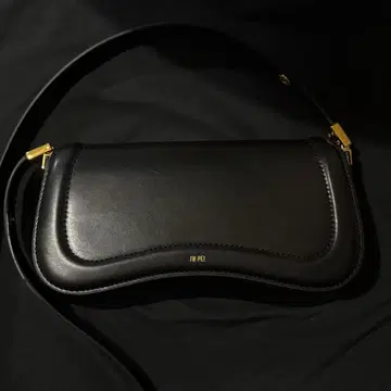 JW PEI 블랙 숄더백