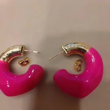 SUNNEI SMALL RUBBERIZED EARRINGS 귀걸이