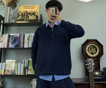 네이비 하이넥 니트 스웨터