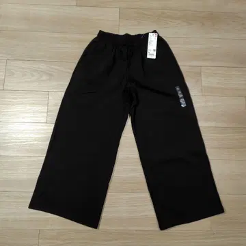 유니클로 맨투맨 와이드 팬츠 숏 기장 블랙 XS 사이즈