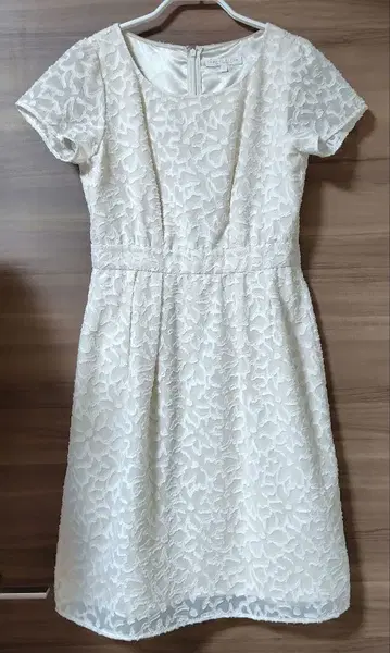 PROPORTION 아이보리 반팔 원피스