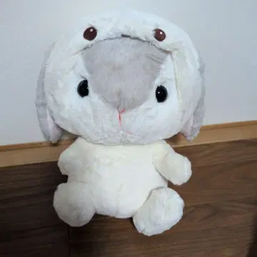 토끼 귀 달린 봉제 인형