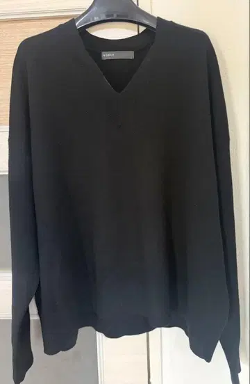 NOBLE 파인 메리노울 V넥 블랙 (택 포함)