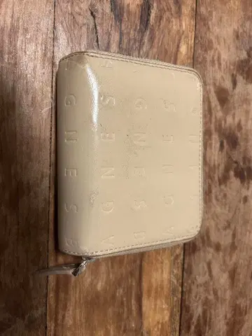 AGNES B. 베이지 이단 접이식 지갑