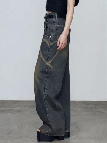 EMODA 그래픽 루즈 청바지