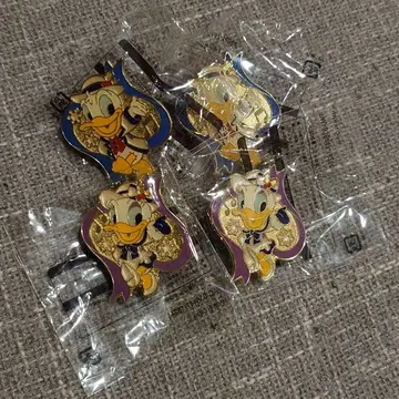 35주년 도날드 데이지 핀 배지