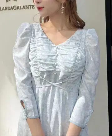 LILLIAN CARAT 플라워 프린트 개더 긴팔 원피스