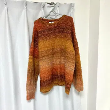 오렌지 계열 그라데이션 긴팔 니트