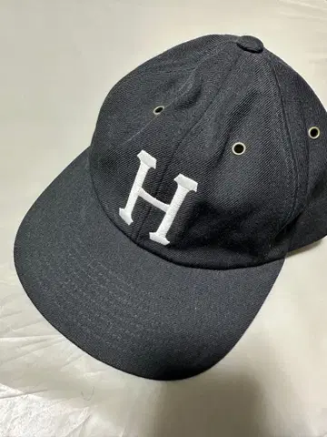 HUF H 로고 블랙 야구 모자