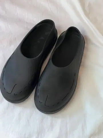 RAFS 블랙 클로그 샌들