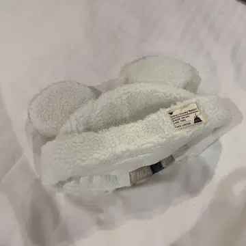 디즈니 미키 복슬복슬 화이트 모자