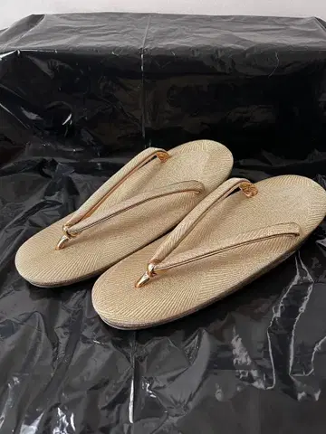 예복용 일본 의류 금실 직조 조리 24cm