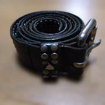 스터드 장식 가죽 벨트 100% 가죽 이탈리아제