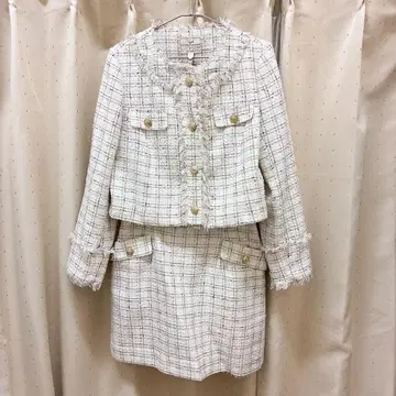 화이트 계열 트위드 셋업