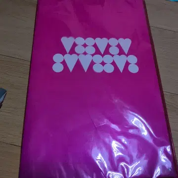 핑크 하트 디자인 팜플렛