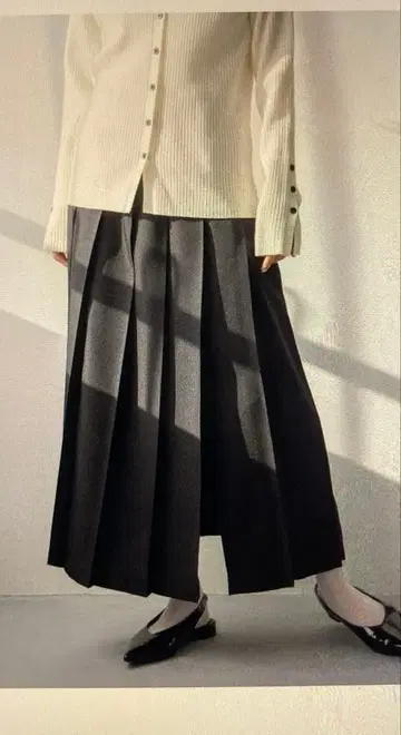 로리즈팜 와이드 플리츠 스커트