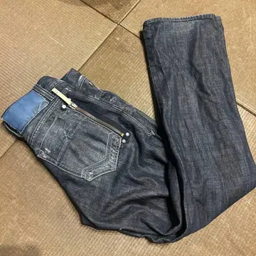 이탈리아의 ENERGIE 포켓이 신경 쓰이는 세미 와이드 스트레이트 30