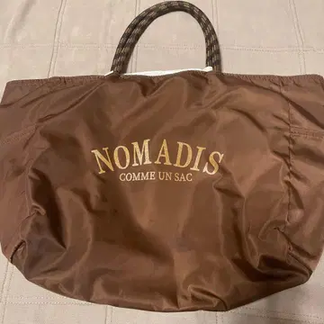NOMADIS 브라운 토트백