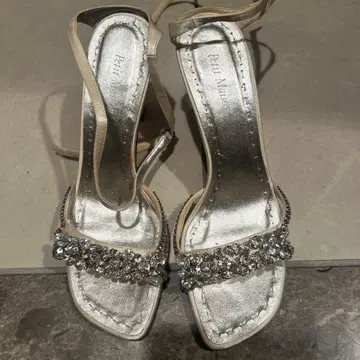 Petit Maison 하이힐 23.5