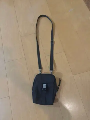 HARE 숄더백 블랙