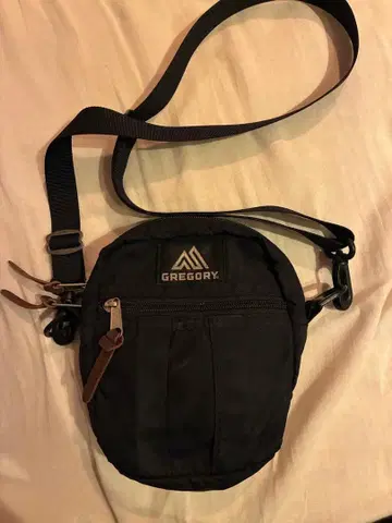 GREGORY 블랙 숄더백 M 사이즈
