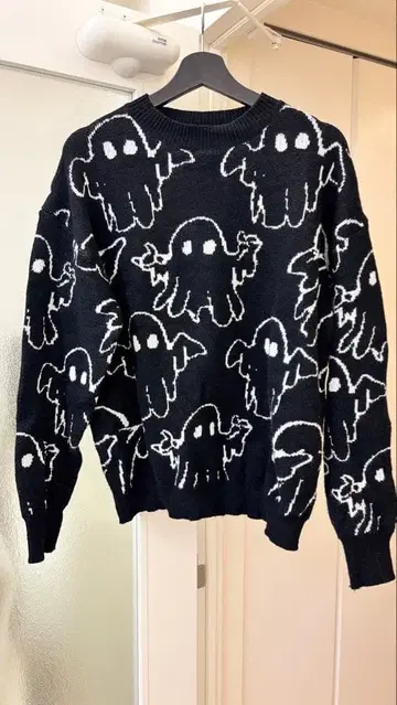 고스트 패턴 긴팔 니트 스웨터