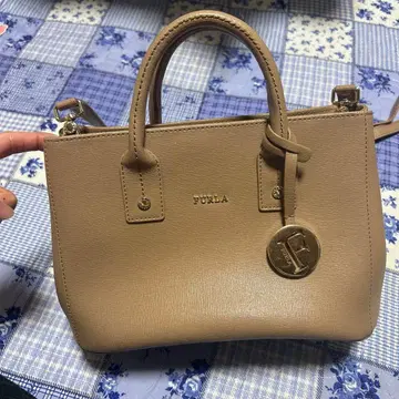 FURLA 베이지 핸드백 숄더 스트랩 포함