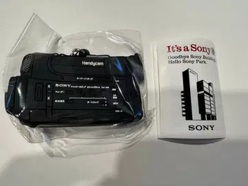 It's a Sony 가챠 스트랩 HandyCam CCD-TR55