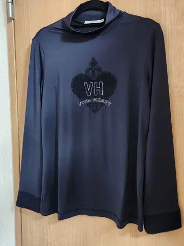 VIVA HEART 블랙 터틀넥 셔츠 사이즈 42 비바하트