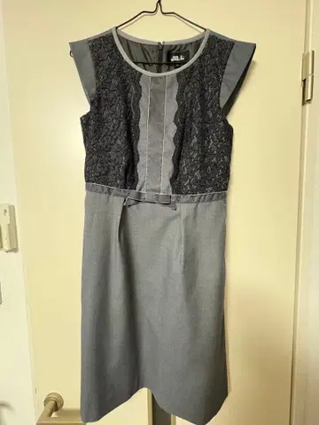 슬리브리스 무릎 기장 원피스 그레이