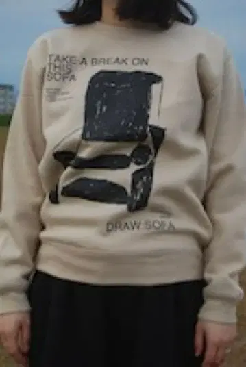 CONVENIENCE YOUNG 소파 그래픽 맨투맨 M 사이즈