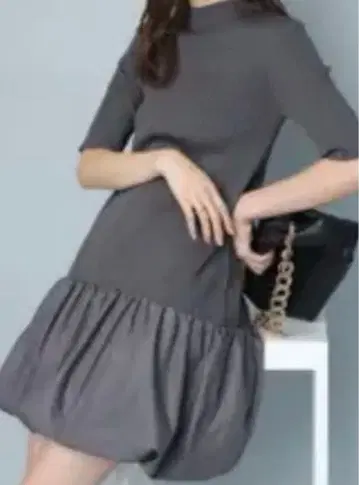 [새상품급] 리랜드트루 벌룬 니트 미니 원피스 M 사이즈