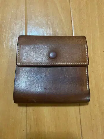 Hender Scheme clasp wallet