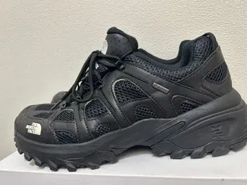 THE NORTH FACE 블랙 스니커즈