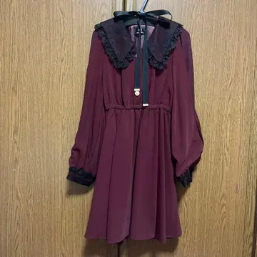 초커 리본 배색 레이스 칼라 원피스 (보르도)