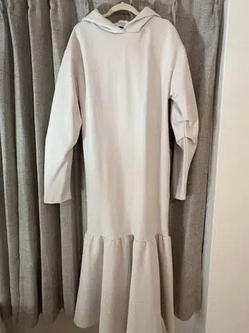 [ emmi ] 후드 부착 티셔츠 원피스